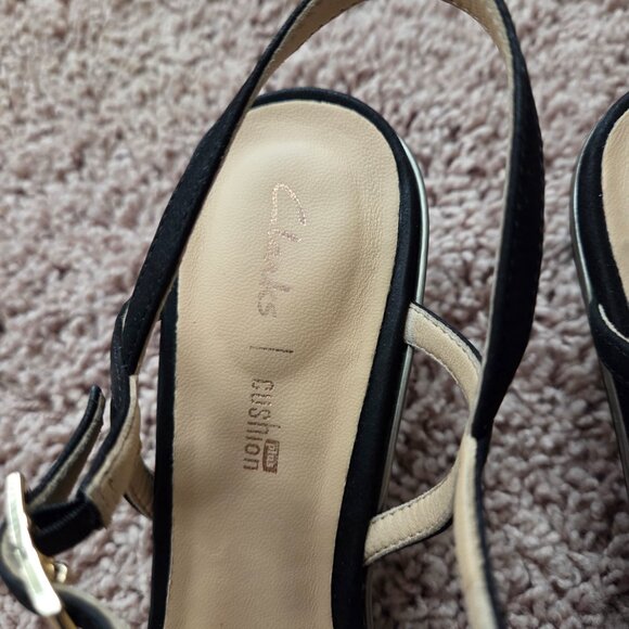 Clarks Ellis Lola Women's dress shoes in black nubuck.  Size 8M - Picture 2 of 8